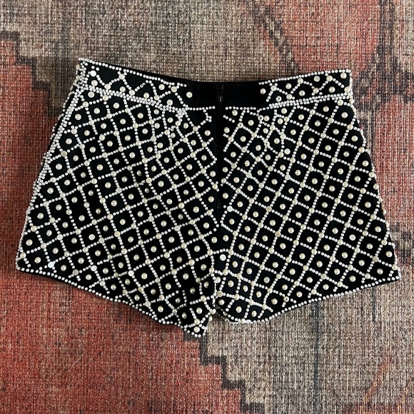 Alice + Olivia Detailed Shorts - Picture 2 of 3